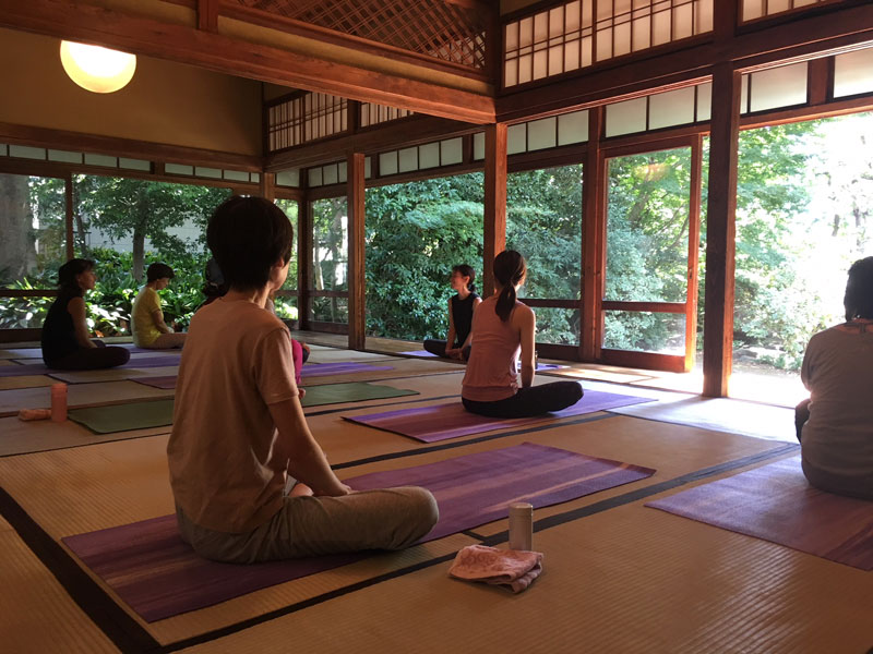 10 5 古民家ヨガ行いました アップフォーヨガ 上用賀 Up For Yoga